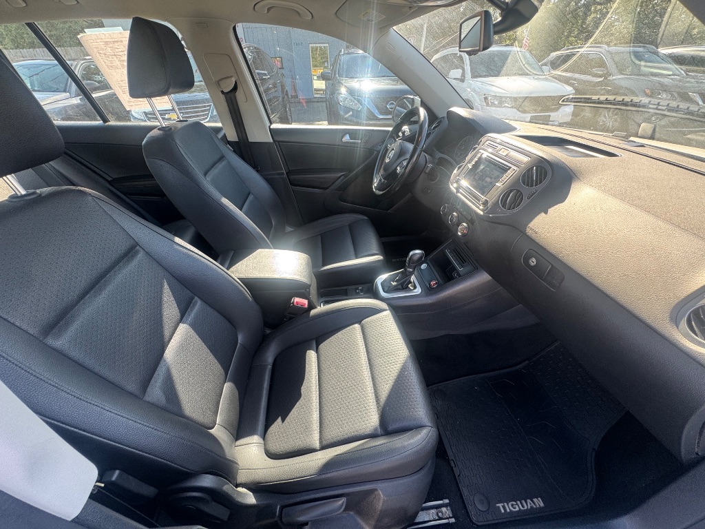 2017 Volkswagen Tiguan S - Photo 17