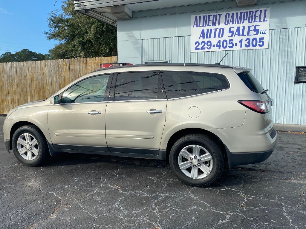 2014 Chevrolet Traverse 2LT photo 2