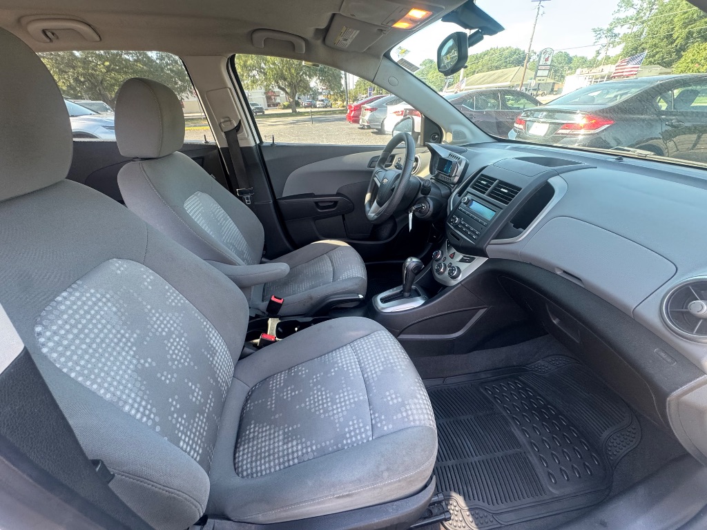 2015 Chevrolet Sonic LS - Photo 8